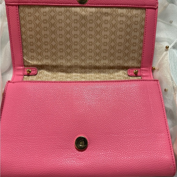 Pink Clutch with Toucan Design - Picture 3 of 4